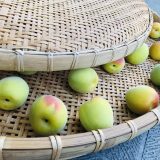 干してある青梅